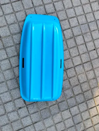 Trineo azul para nieve