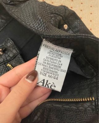 Pantaloni Akè neri effetto pitone