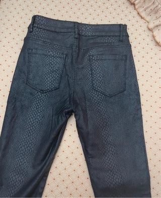 Pantaloni Akè neri effetto pitone