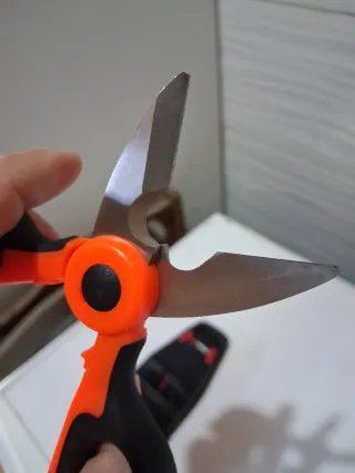 Tijeras y portaherramientas electricista
