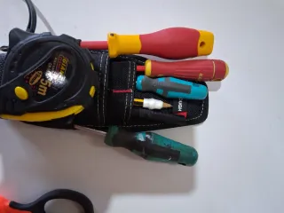 Tijeras y portaherramientas electricista