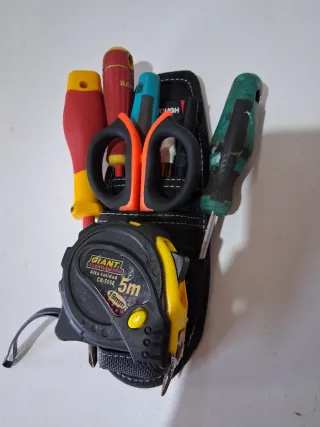 Tijeras y portaherramientas electricista