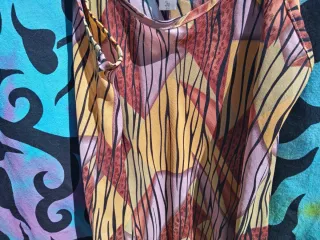 3 VESTIDOS/2 MONOS:CON FALDA Y CON PANTALON:1X1,5€