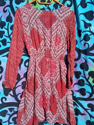 3 VESTIDOS/2 MONOS:CON FALDA Y CON PANTALON:1X1,5€