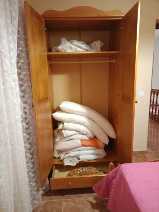 Habitación está en Belmonte Cuenca armario cama