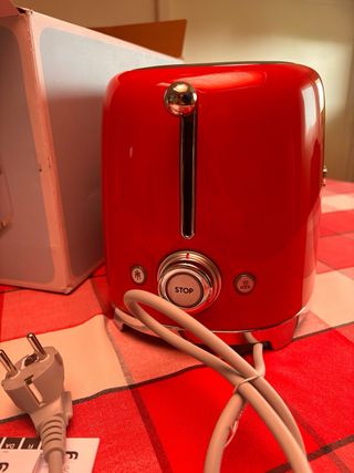 Tostadora SMEG Roja 4 Tostadas. Modelo TSF02RDEU