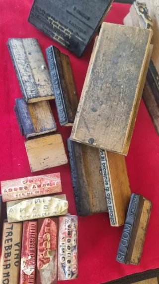 Timbri antichi in legno e metallo