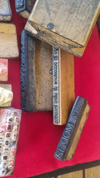 Timbri antichi in legno e metallo