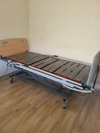 Cama articulada con elevador