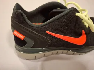 Zapatillas Nike Negras y Naranjas