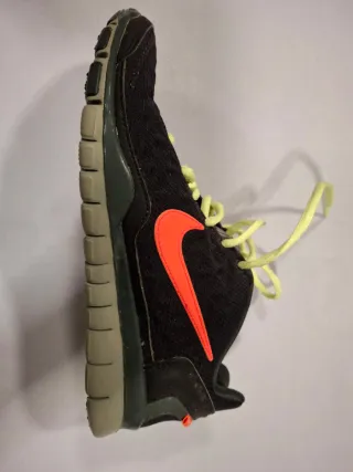 Zapatillas Nike Negras y Naranjas