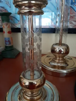 Lámparas de mesa y tocador doradas