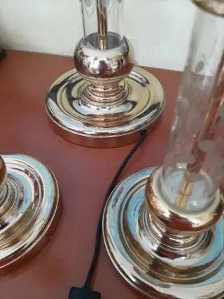 Lámparas de mesa y tocador doradas