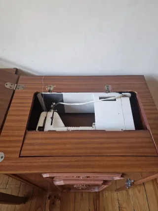 Máquina de coser Sigma 2000 Vintage con mueble