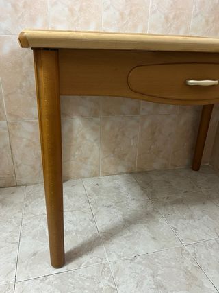 Mesa de cocina con 2 sillas