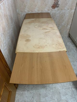 Mesa de cocina con 2 sillas