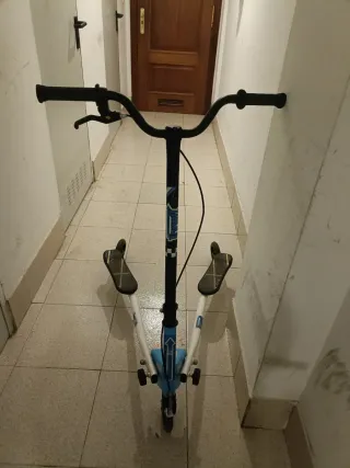 Patinete de 3 ruedas azul