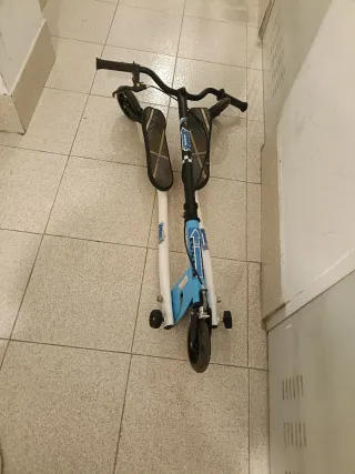 Patinete de 3 ruedas azul