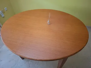 Mesa redonda de madera