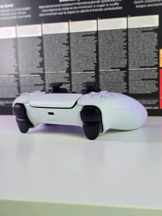 PS5 Digital Edition + 2 Mandos