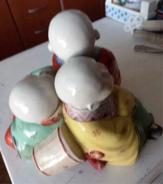 Figura cerámica niños budas