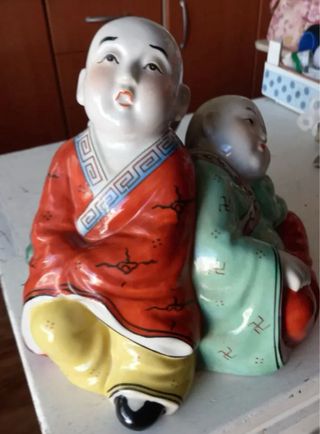 Figura cerámica niños budas