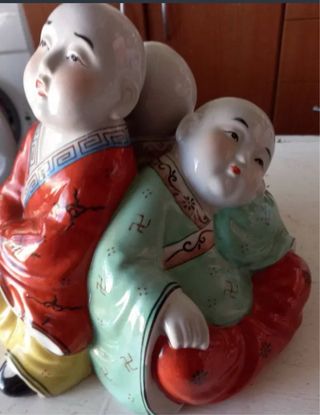 Figura cerámica niños budas