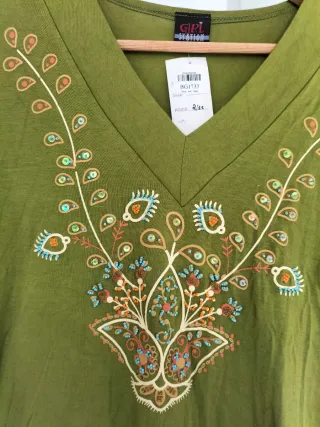 Camiseta verde bordada Girl Attitude Talla M