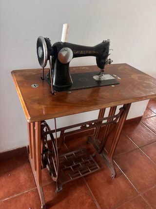 Máquina de Coser Alfa Madera