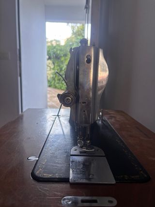 Máquina de Coser Alfa Madera