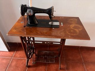Máquina de Coser Alfa Madera