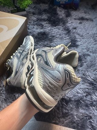 Asics Gel Kayano 14 Talla 43.5 Gris/Blanco