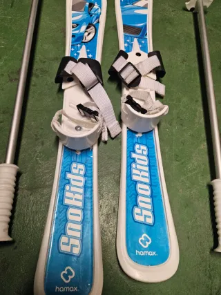 Esquís y bastones infantiles SnoKids