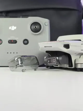 Dron DJI Mini 2 Fly More Combo 3 Batterie