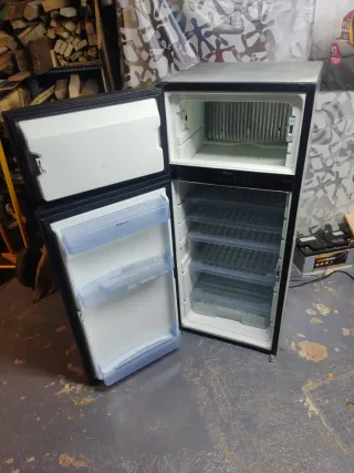 Nevera trivalente para autocaravana