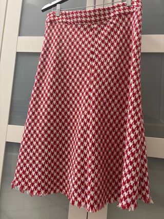 Falda de cuadros roja y blanca