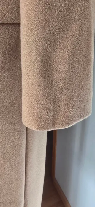 Abrigo paño MNG camel. Solo ha tenido una puesta