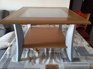 Mesita de comedor con cristal y balda