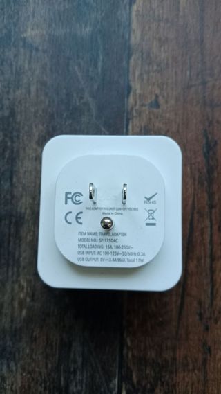 Adaptador Enchufe Francia a USA/B con USB y USB-C