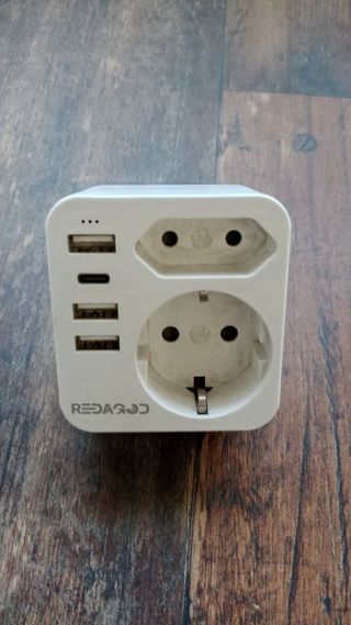 Adaptador Enchufe Francia a USA/B con USB y USB-C