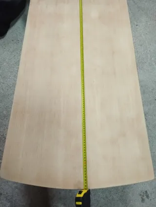 Mesa de centro de madera lijada para restaurar