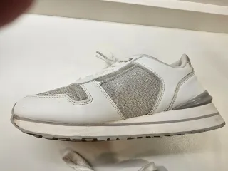 Zapatillas XTi Blancas y Plateadas Talla 39