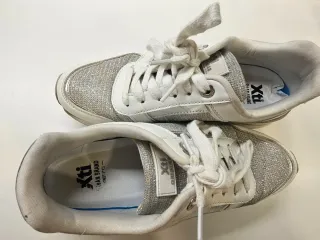 Zapatillas XTi Blancas y Plateadas Talla 39