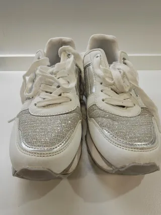 Zapatillas XTi Blancas y Plateadas Talla 39