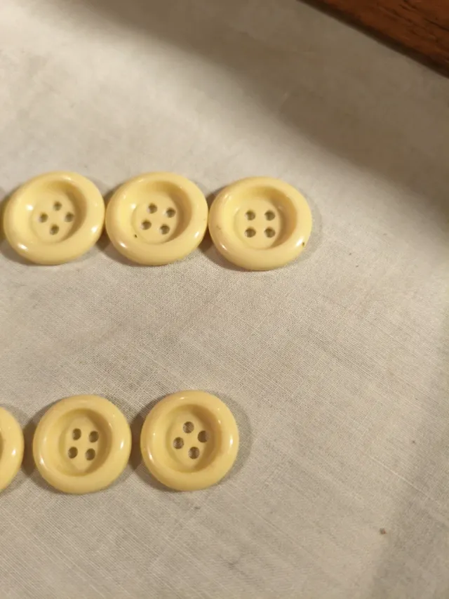 Lote 14 botones vintage color crema