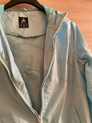 Chubasquero cortavientos azul