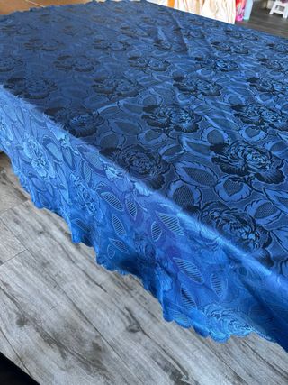 Toalha de mesa acetinada com rosas 170cm