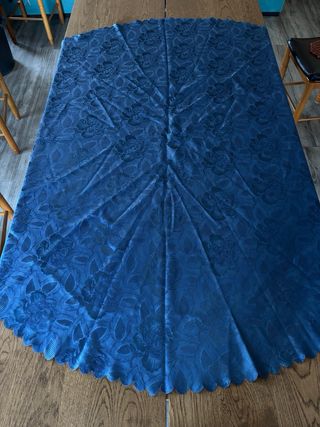Toalha de mesa acetinada com rosas 170cm