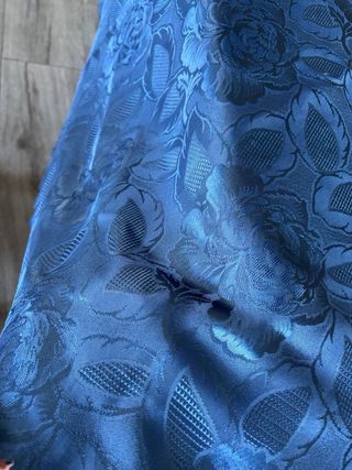 Toalha de mesa acetinada com rosas 170cm
