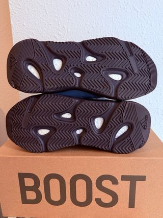 Adidas Yeezy 700 MNVN Azul Talla 41 1/3 Usado